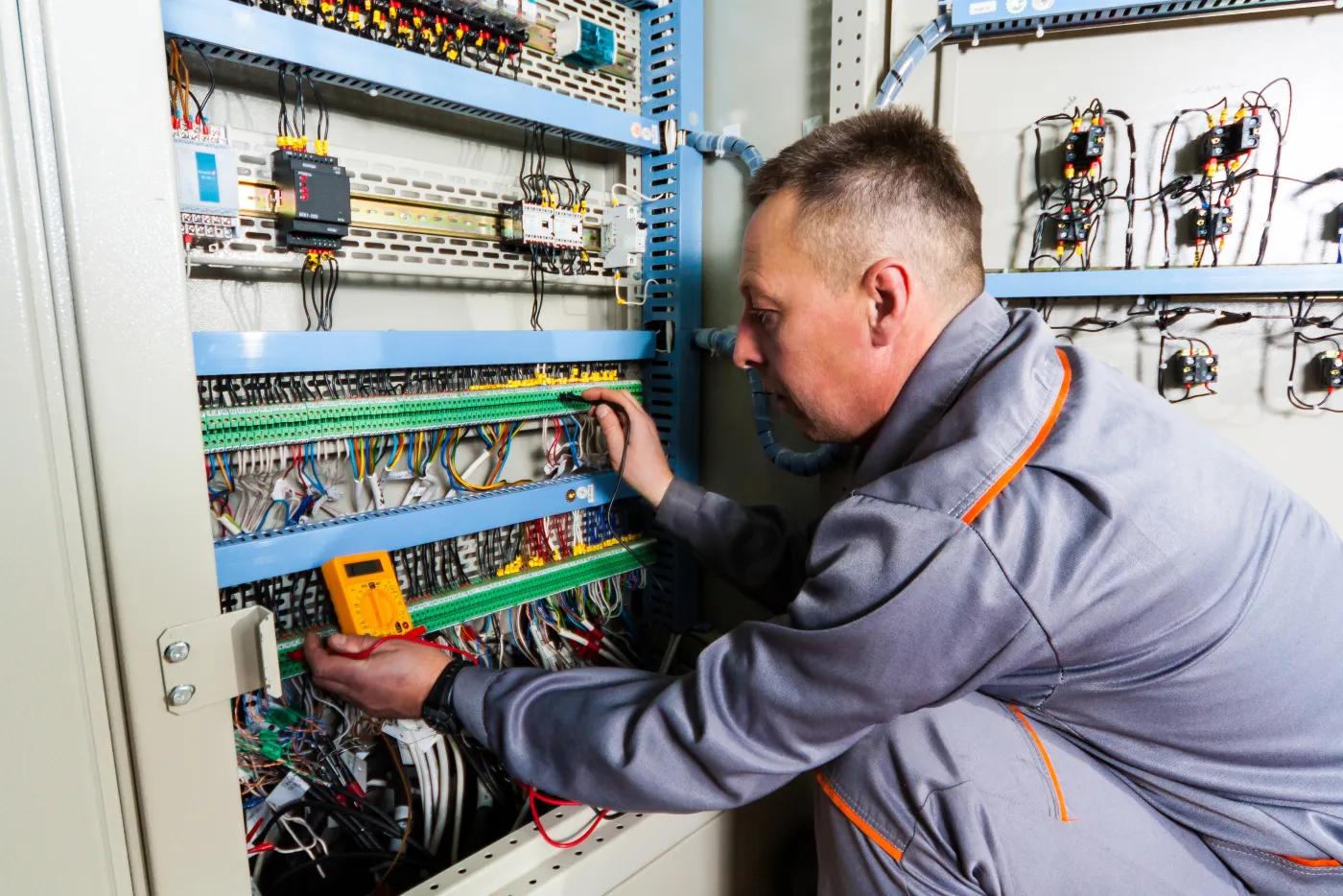 Diagnostic de conformité d'un tableau électrique par un électricien en Île-de-France