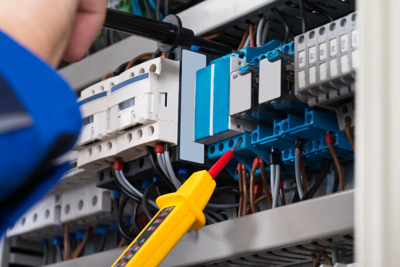 Contrôle des disjoncteurs et différentiels d'un tableau électrique